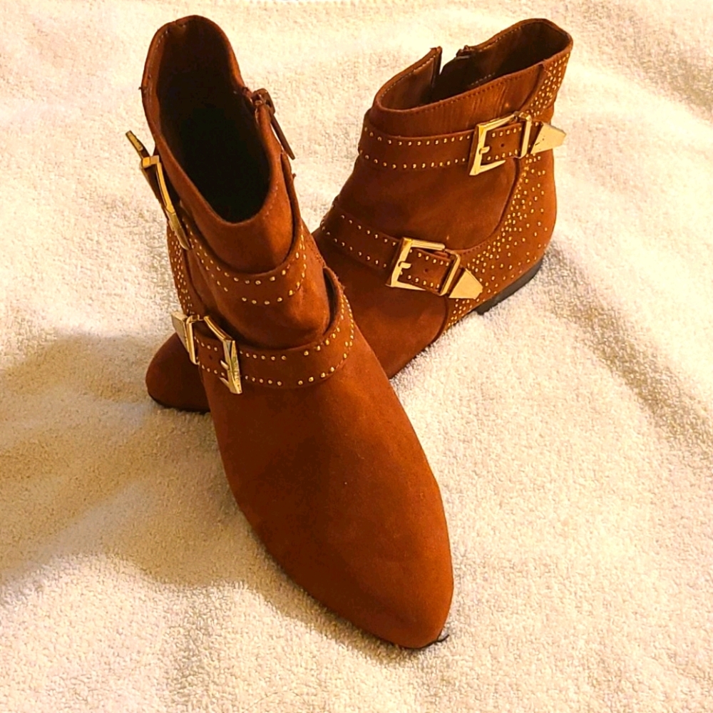 Breckelle's boots